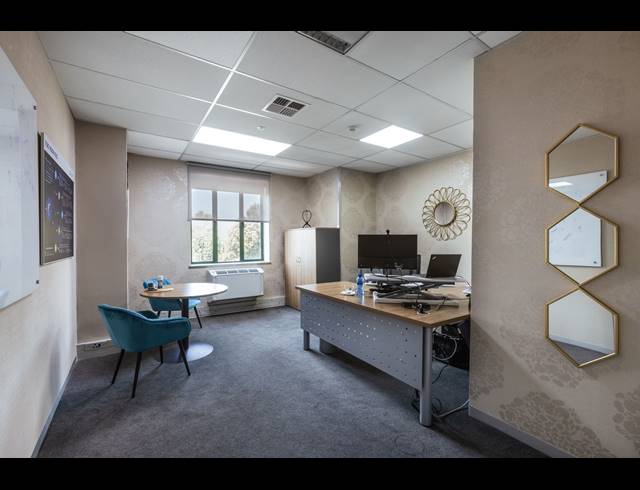 5,571M² OFFICE TO LET IN HYDE PARK